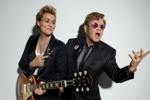 Elton John & Brandi Carlile „Who Believes In Angels?” (fot. Peggy Sirota)