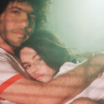 Selena Gomez & benny blanco „Scared of Loving You” (mat. prasowe Universal Music Polska)