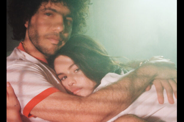 Selena Gomez & benny blanco „Scared of Loving You” (mat. prasowe Universal Music Polska)