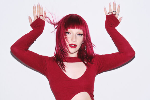 Sophie and the Giants „Red Light” (fot. Simon Emmett)