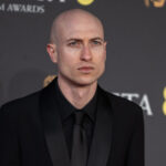 Daniel Blumberg na gali BAFTA w Londynie w 2025 roku (fot. Loredana Sangiuliano / Shutterstock.com)