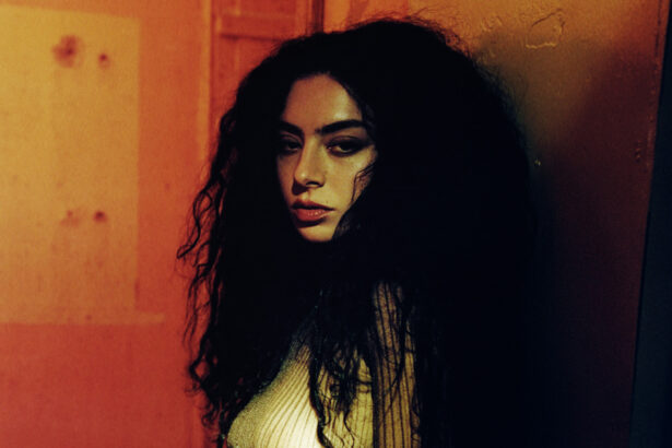 Charli XCX (fot. Harley Weir / mat. prasowe Atlantic Records)