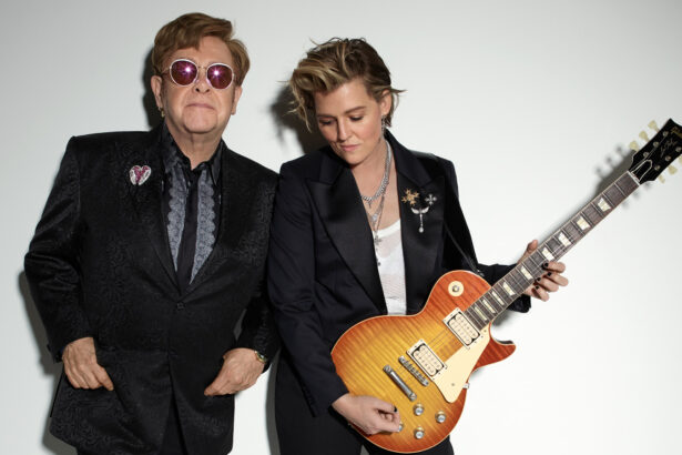 Elton John & Brandi Carlile „Who Believes In Angels?” (fot. Peggy Sirota)