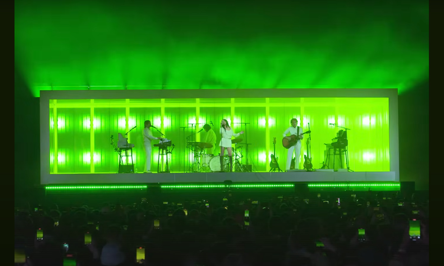 AIR & Charli XCX (fot. YouTube / AIR)
