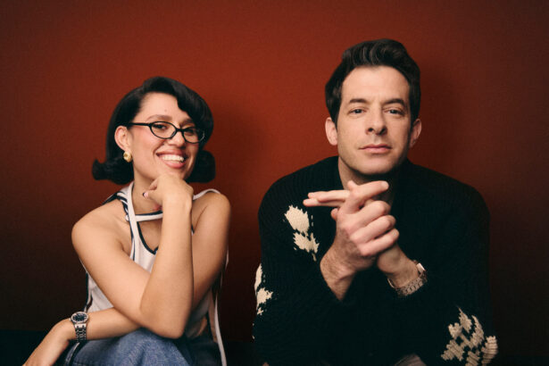 Mark Ronson & RAYE „Suzanne” (mat. prasowe Sony Music Entertainment Poland)
