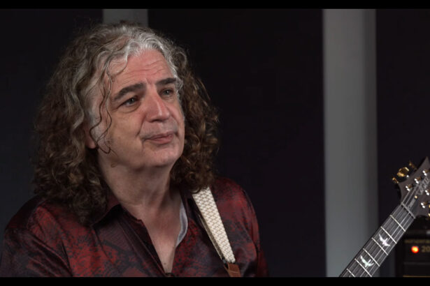Jakko Jakszyk (fot. YouTube / PRS Guitars)