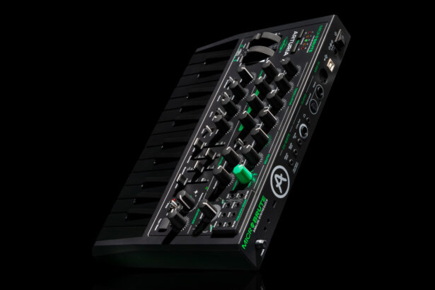 Arturia MicroBrute UFO (fot. Arturia)