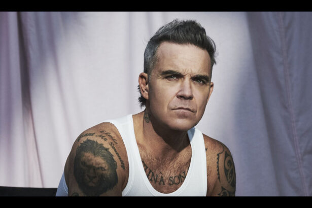 Robbie Williams „Spies” (mat. prasowe Sony Music Entertainment Poland)