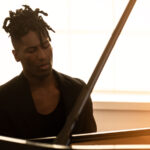 Jon Batiste (mat. prasowe Universal Music Polska)