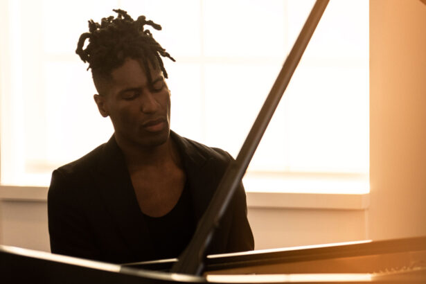 Jon Batiste (mat. prasowe Universal Music Polska)