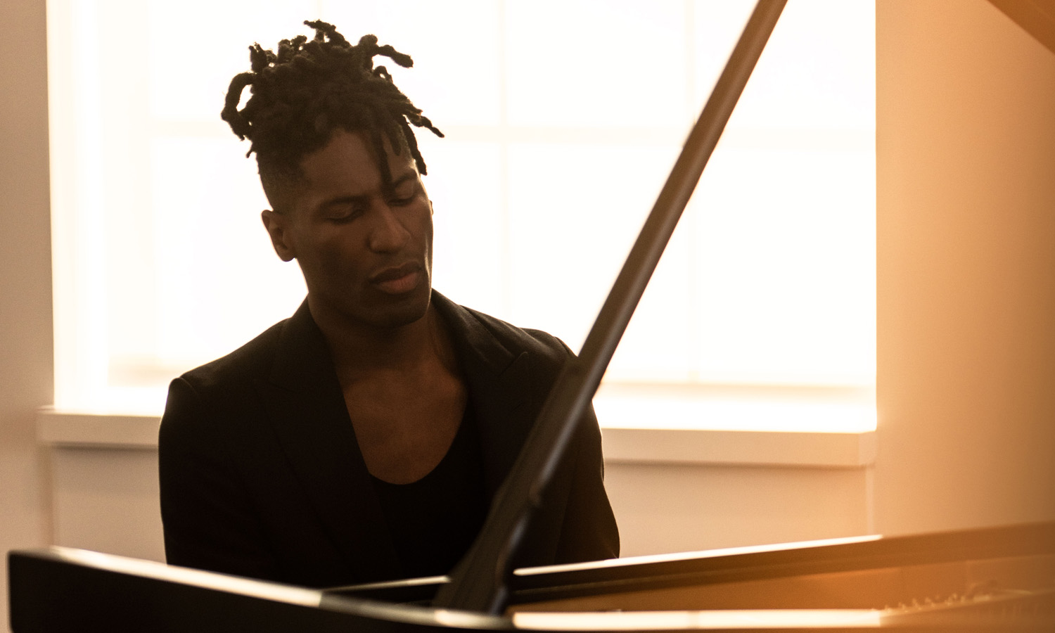 Jon Batiste (mat. prasowe Universal Music Polska)