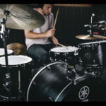 Grabi & Yamaha Live Custom Hybrid Oak (fot. YouTube / Yamaha Drums Official)