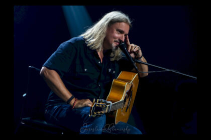 Maciej Balcar i Electro-Voice ND96 (fot. Jarosław Blaminsky)