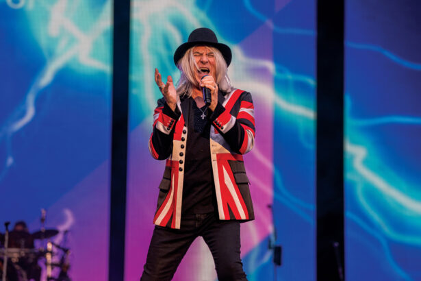 Def Leppard „Diamond Star Heroes Live From Sheffield” (fot. Ryan Sebastyan / mat. prasowe Universal Music Polska)