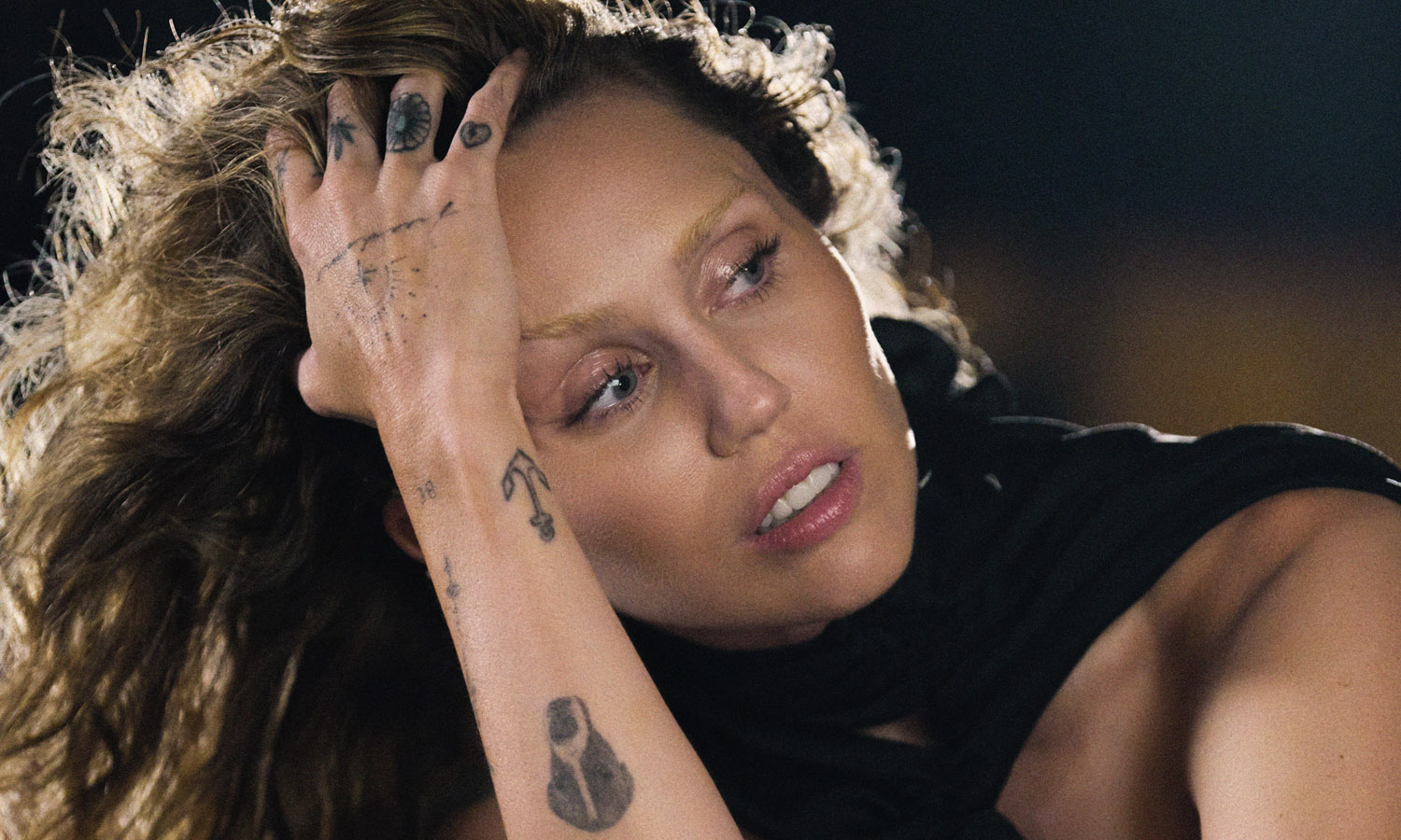 Miley Cyrus „Secrets” (mat. prasowe Sony Music Entertainment Poland)