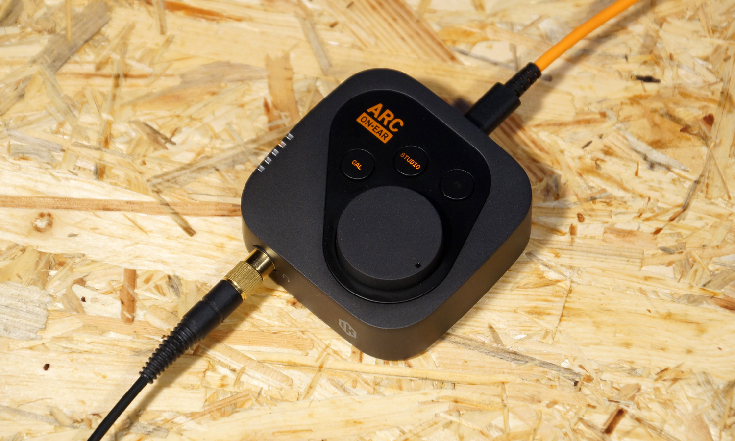 IK Multimedia ARC ON•EAR