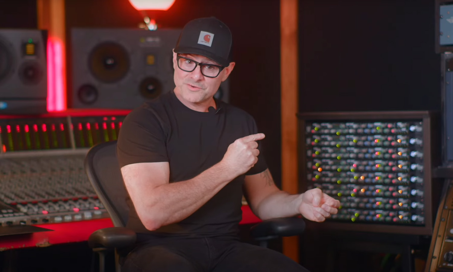 Dan Malsch & SSL Revival 4000 (fot. YouTube / Solid State Logic)