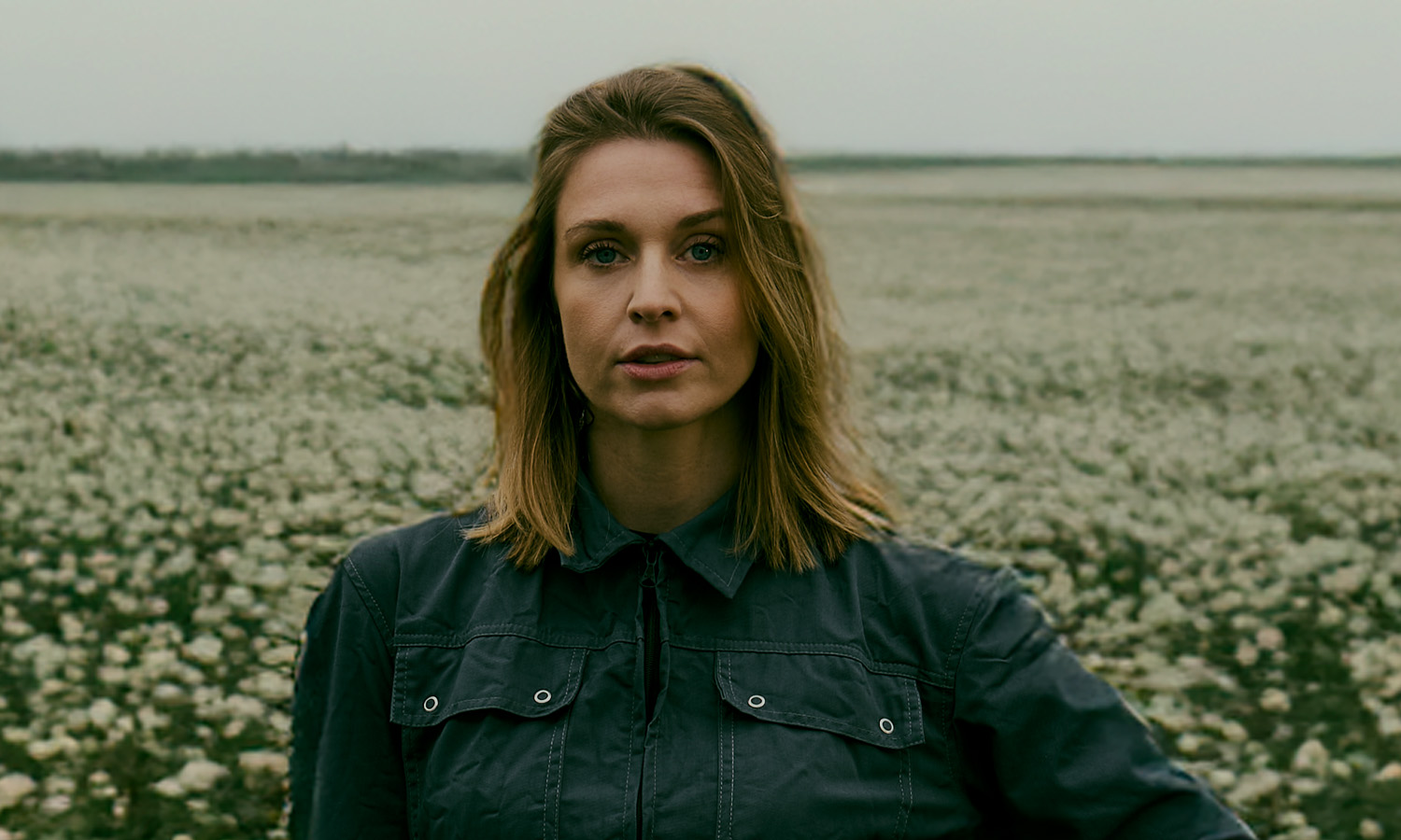 Julia Kamińska „MORZE” (fot. Wiktor Bilik / mat. prasowe Warner Music Poland)