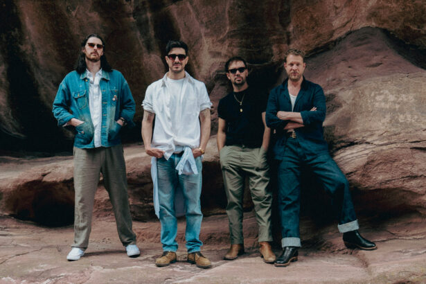 Mumford & Sons i Hozier „Rubber Band Man” (fot. Jay Sansone / mat. prasowe Universal Music Polska)