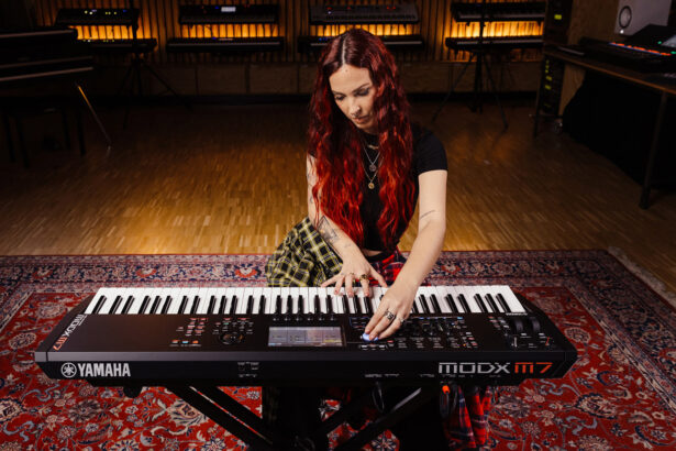 Olaya Alcazar & Yamaha MODX M7 (fot. Yamaha)