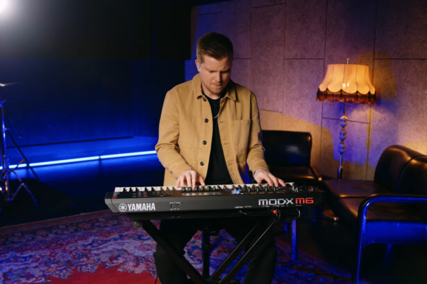 Jonathan Waldenfrid & Yamaha MODX M6 (fot. YouTube / Yamaha)