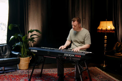 Johannes Groth & Yamaha MODX M8 (fot. YouTube / Yamaha Synths Official)