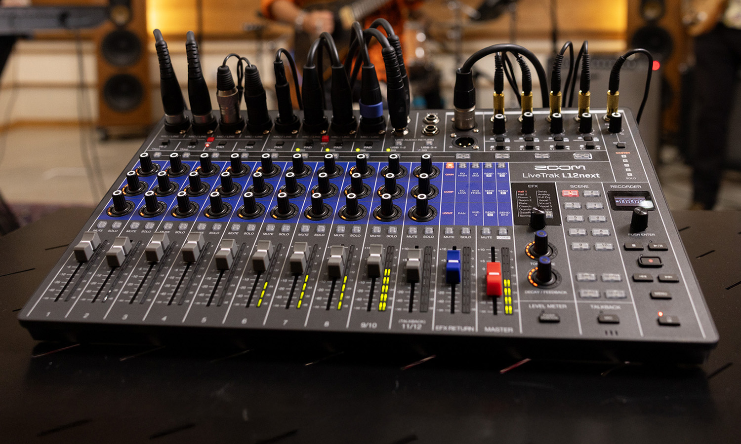 Zoom LiveTrak L12next (fot. Zoom)