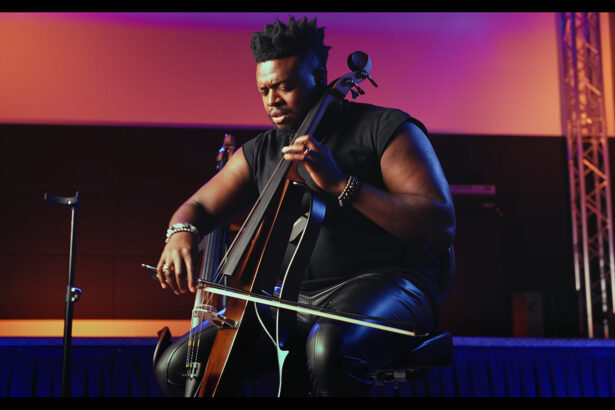 Kevin Olusola & Yamaha SVC300 (fot. YouTube / Yamaha Global)