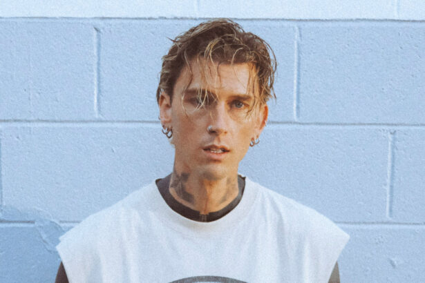 mgk „times of my life” (fot. Sam Cahill / mat. prasowe Universal Music Polska)