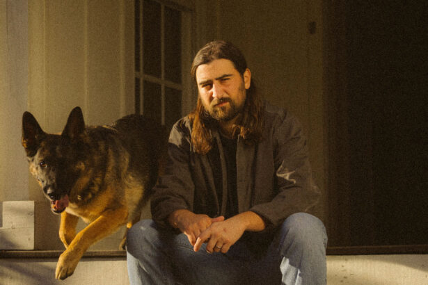 Noah Kahan „Porch Light” (mat. prasowe Universal Music Polska)