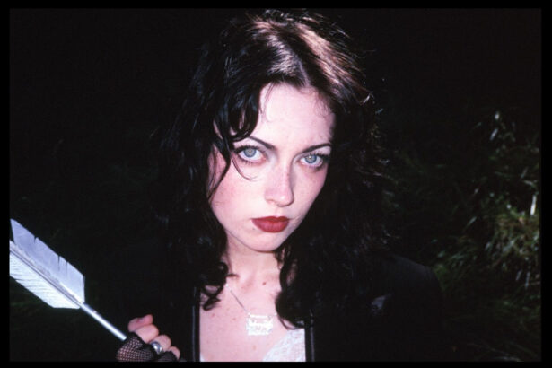 Violet Grohl „Be Sweet To Me” (fot. Bella Newman / mat. prasowe Universal Music Group)