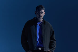 Dawid Podsiadło „sezon” (fot. Daniel Jaroszek / mat. prasowe Sony Music Entertainment Poland)
