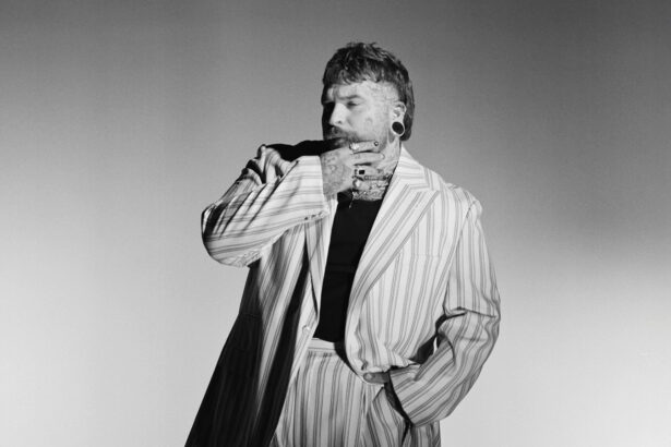 Teddy Swims „Mr. Know It All” (mat. prasowe Warner Music Poland)