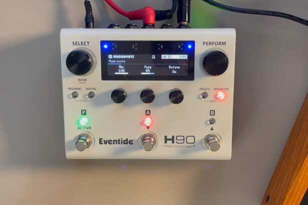 Eventide H90 Harmonizer (fot. YouTube / Jason DeRoche Music)