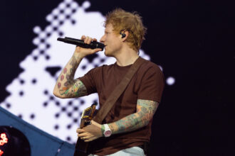 Ed Sheeran i Sennheiser Spectera (fot. Mark Surridge)