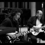 Steve Hackett & Steve Rothery „The Black Sea” (fot. YouTube / InsideOutMusicTV)