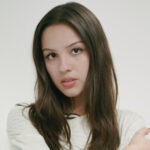 Olivia Rodrigo „you seem pretty sad for a girl so in love” (mat. prasowe Universal Music Polska)