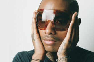 Steve Lacy „the feeling” (fot. Gus Van Sant / mat. prasowe Sony Music Entertainment Poland)