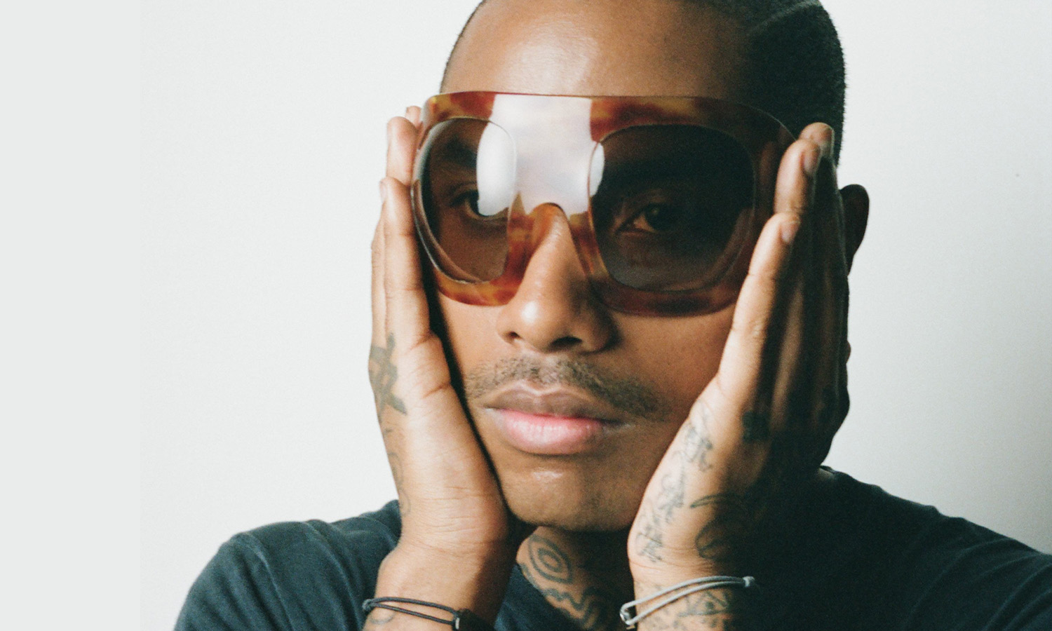 Steve Lacy „the feeling” (fot. Gus Van Sant / mat. prasowe Sony Music Entertainment Poland)
