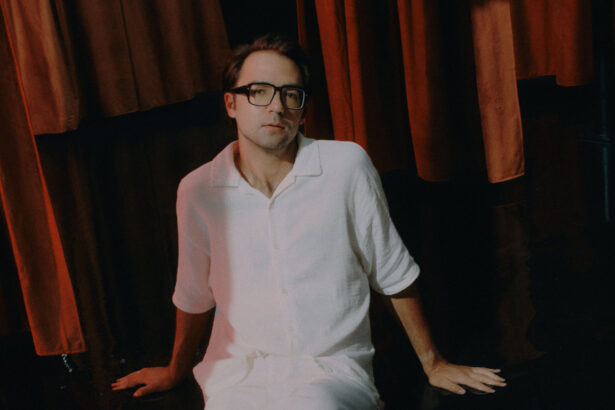 Aleksander Dębicz „12 Dreams for Piano” (fot. A. Salski / mat. prasowe Warner Music Poland)